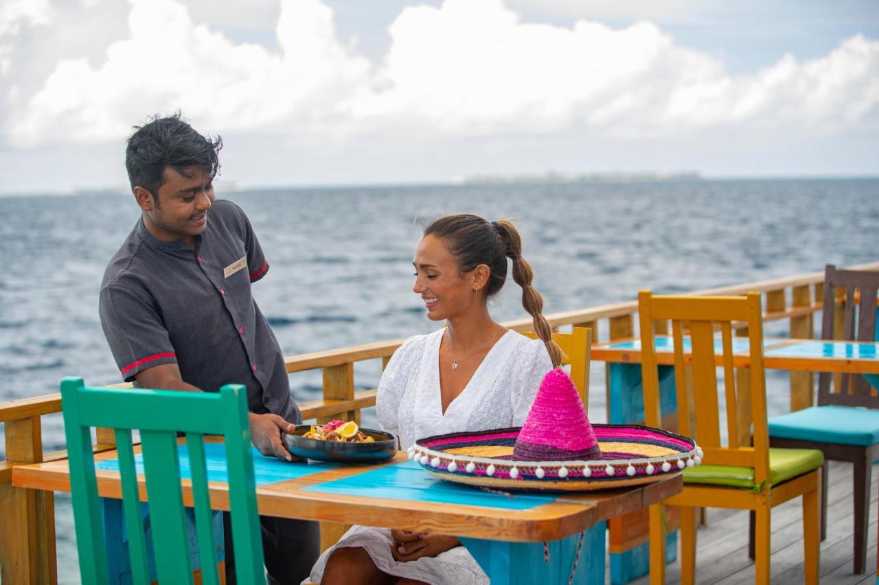 Furaveri Maldives - Complimentary Round-Trip Seaplane Transfer For Two For A Minimum Of 5 Nights Or More From May 1St To October 31St, 2025 Meedhoo  Exterior foto A guest being served at the restaurant