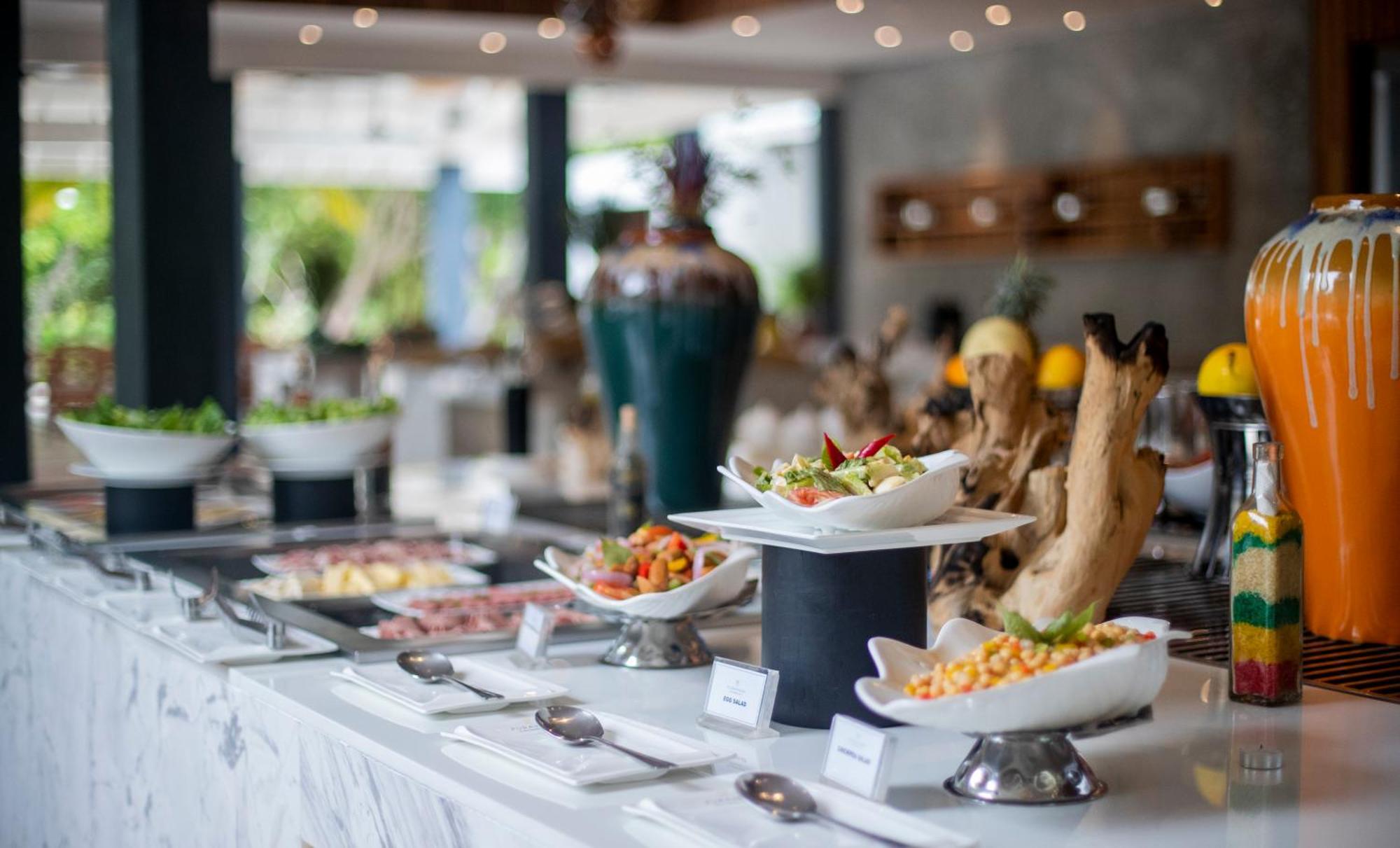 Furaveri Maldives - Complimentary Round-Trip Seaplane Transfer For Two For A Minimum Of 5 Nights Or More From May 1St To October 31St, 2025 Meedhoo  Exterior foto A buffet at a hotel