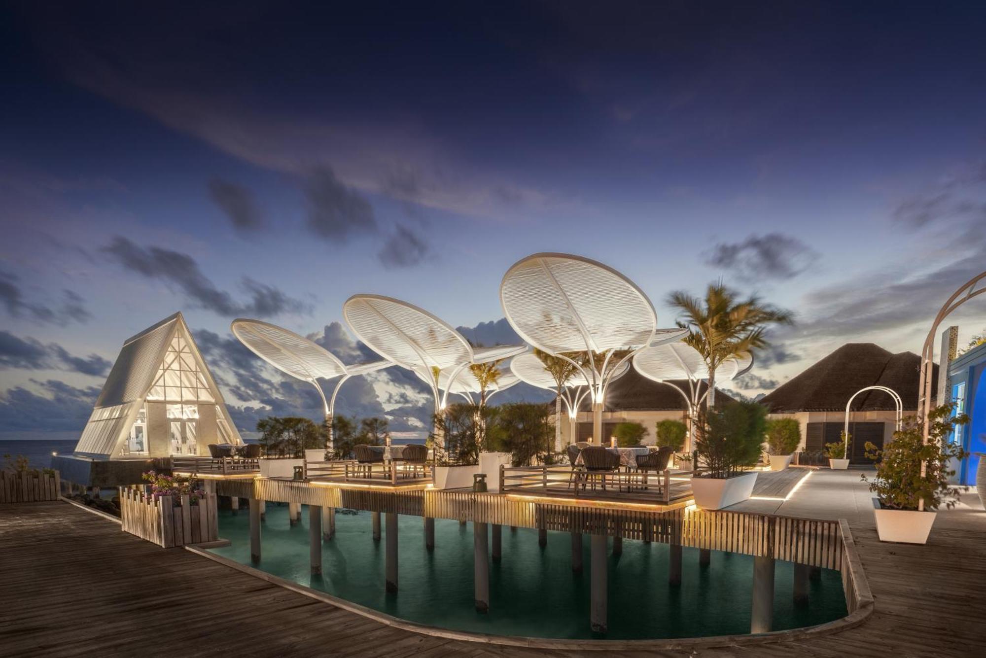 Furaveri Maldives - Complimentary Round-Trip Seaplane Transfer For Two For A Minimum Of 5 Nights Or More From May 1St To October 31St, 2025 Meedhoo  Exterior foto The resort's main pool